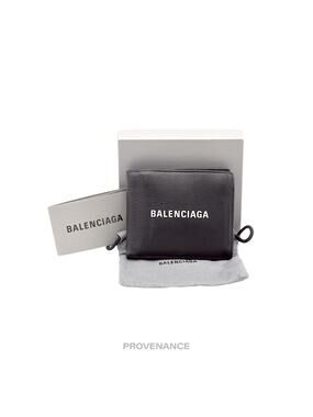 🔴 Balenciaga Logo Bifold Wallet - Black Leather